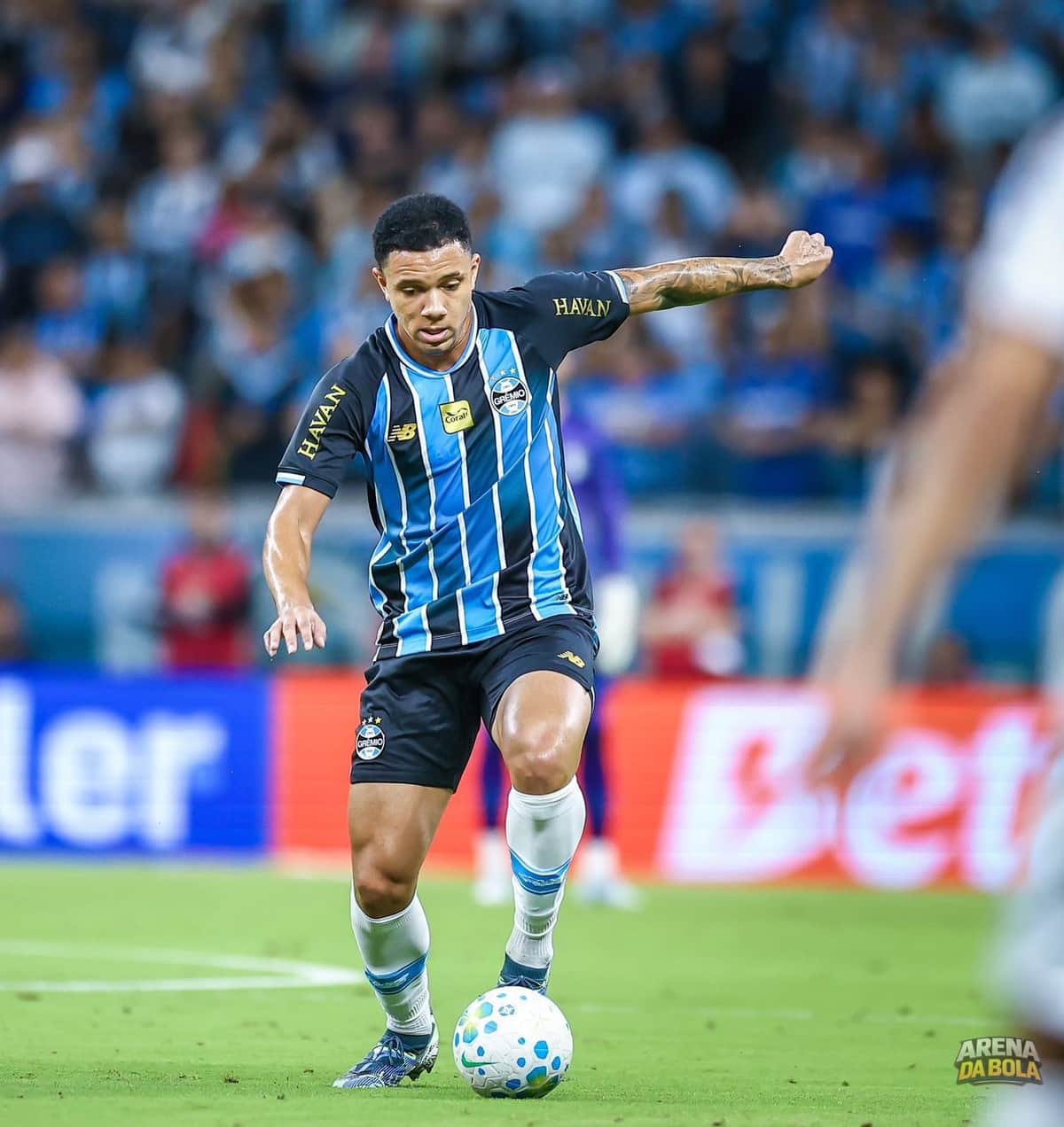 Grêmio acerta a venda do jovem zagueiro Viery para a Fiorentina, da Itália