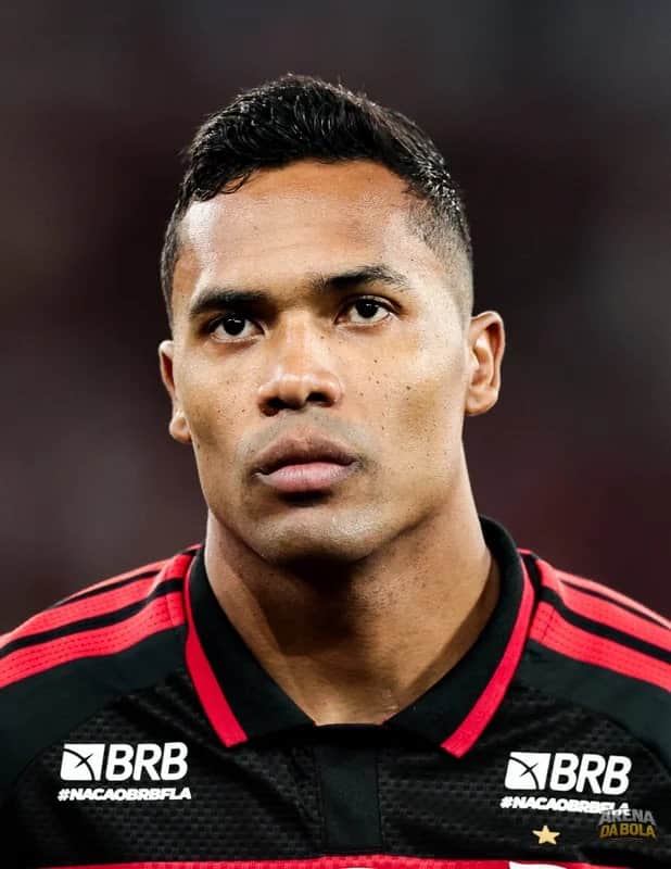 🚨 Alex Sandro renova contrato com o Flamengo até dezembro de 2027