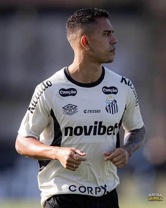 Santos inicia treinos táticos com Cuca e ganha reforços