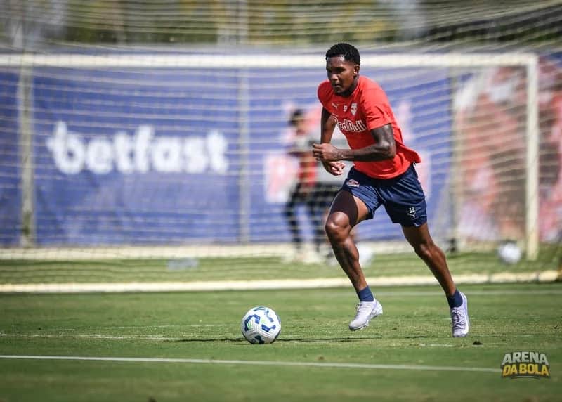 Vila Nova anuncia contratação do zagueiro Douglas Mendes