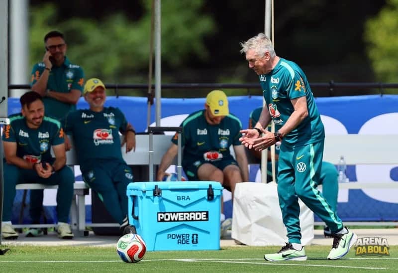 Ancelotti se diverte em treino da Seleção com altinha na Copa 2026
