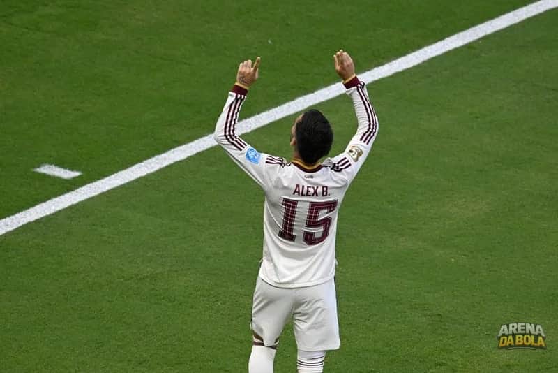 Álex Baena revela que pensou em aposentadoria após polêmica em 2023 da Copa 2026