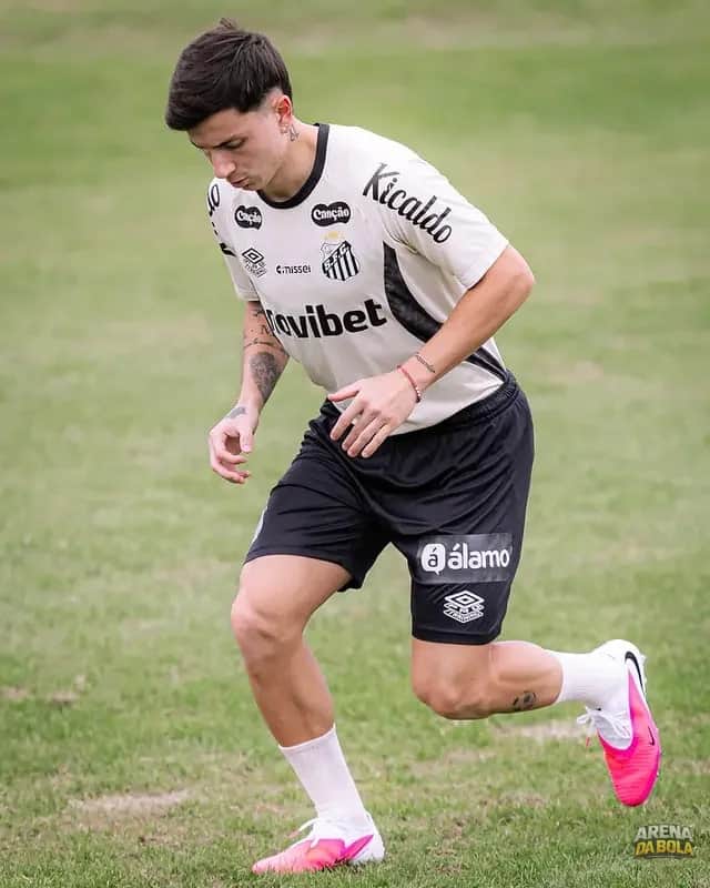 Santos realiza treino em dois períodos nesta terça-feira