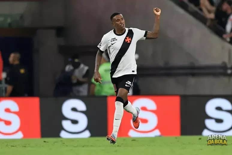 Vasco garante zagueiro Robert Renan até 2026 com opção de compra