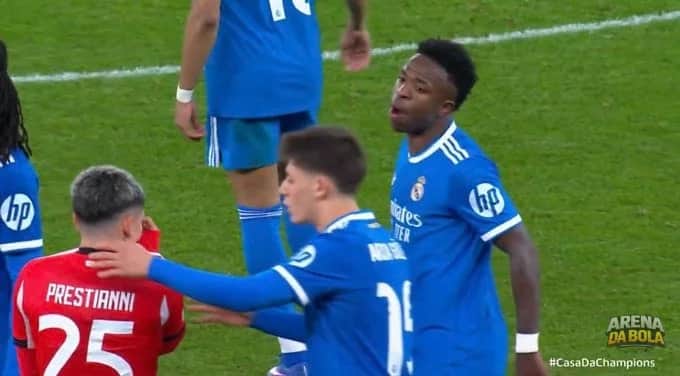 UEFA não punirá jogadores que cobrem a boca ao falar com adversários