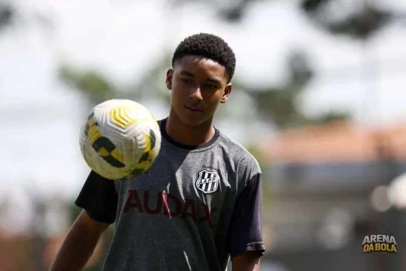 Vitinho Jr se destaca no Real Ávila e sonha com o profissional na Espanha
