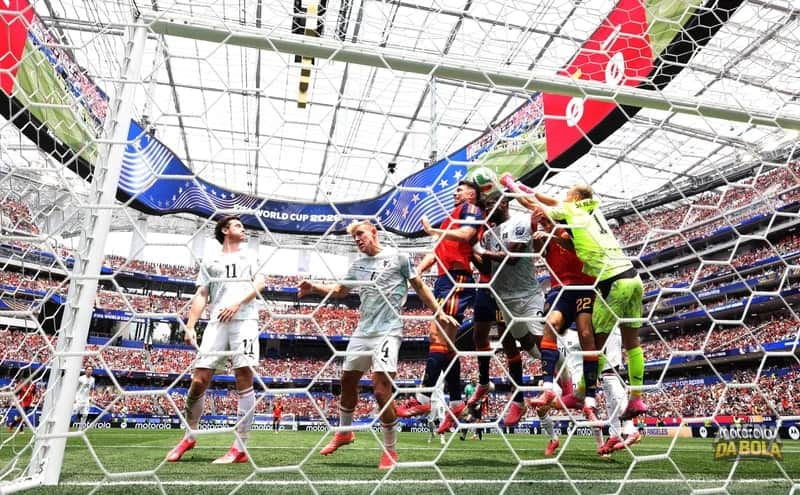 Web reage a gol anulado da Espanha por falta no goleiro da Áustria: 'Não é Premier League' na Copa 2026