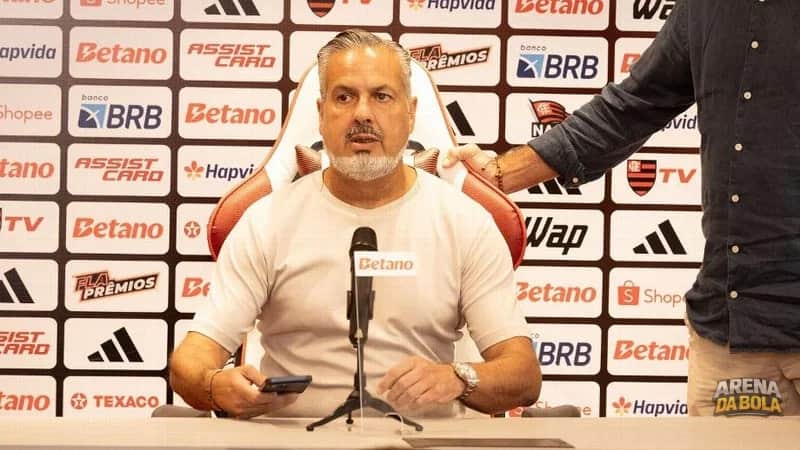 Flamengo sinaliza necessidade de vendas e prioriza jovens jogadores