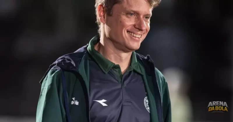 Coritiba confirma permanência de Fernando Seabra após negociações com o Vasco