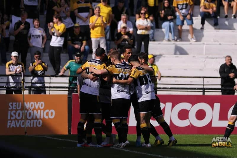 Criciúma vence Sport e se aproxima do líder na Série