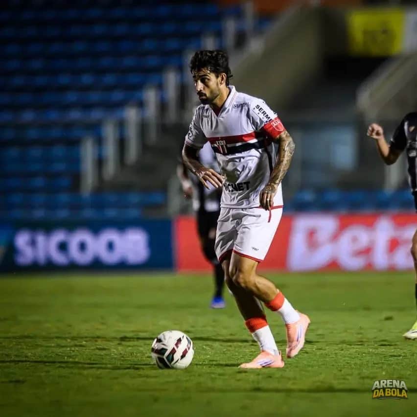 Botafogo-SP vence Avaí e deixa a zona de rebaixamento na Série