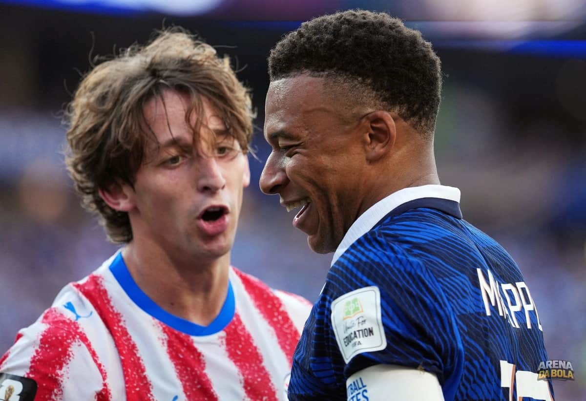 Deschamps defende Mbappé após ataques racistas e foca em duelo contra Marrocos da Copa 2026