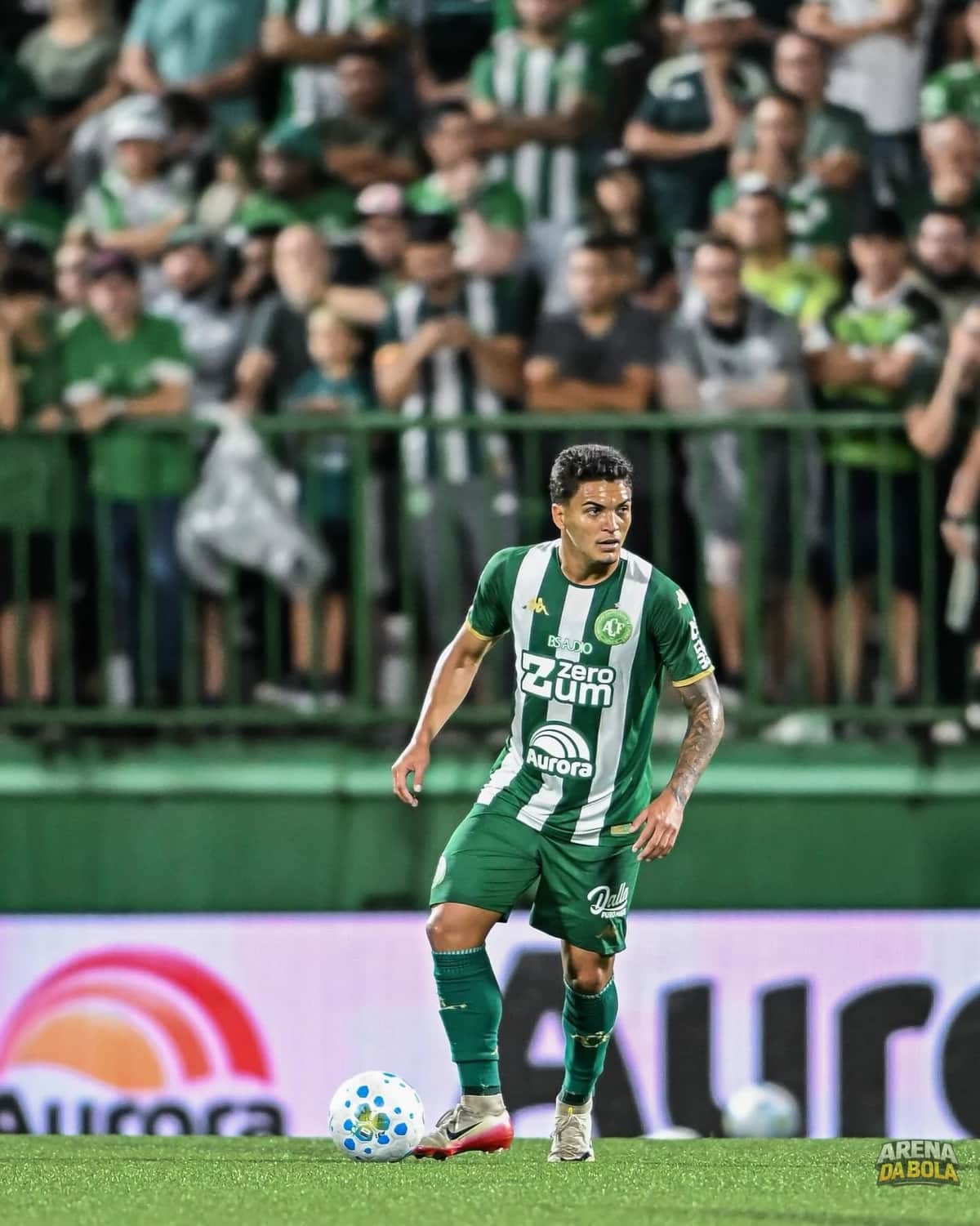 Chapecoense anuncia saída do volante João Vitor após acordo mútuo | Amistoso