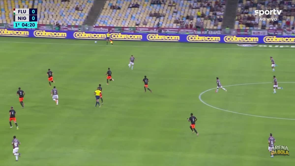 Hulk perde grande chance em amistoso com passe de Lucho Acosta