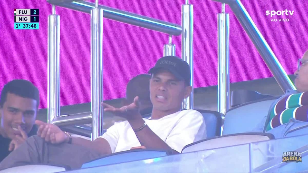 Thiago Silva retorna ao Fluminense e marca presença no Maracanã | Amistoso