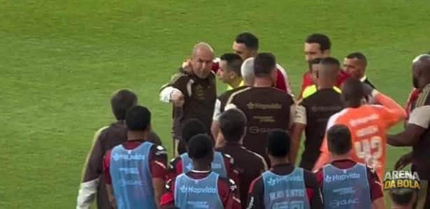 Leonardo Jardim comenta bate-boca com comissão do Benfica: 'Fez e fugiu' | Amistoso
