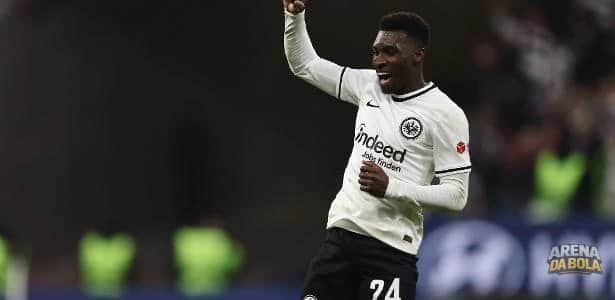 São Paulo acerta contratação de Aurélio Buta, lateral ex-Eintracht Frankfurt