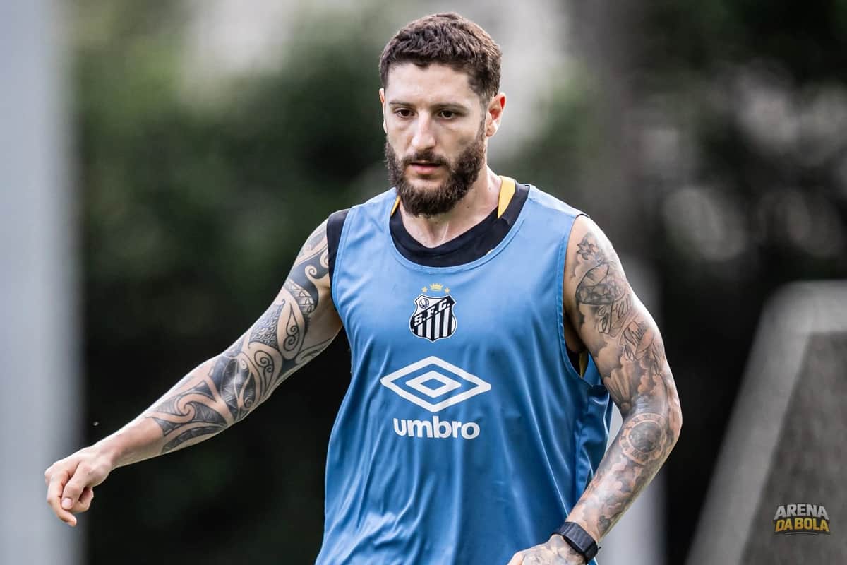 Zé Rafael fora dos planos do Santos e treina separado aguardando propostas