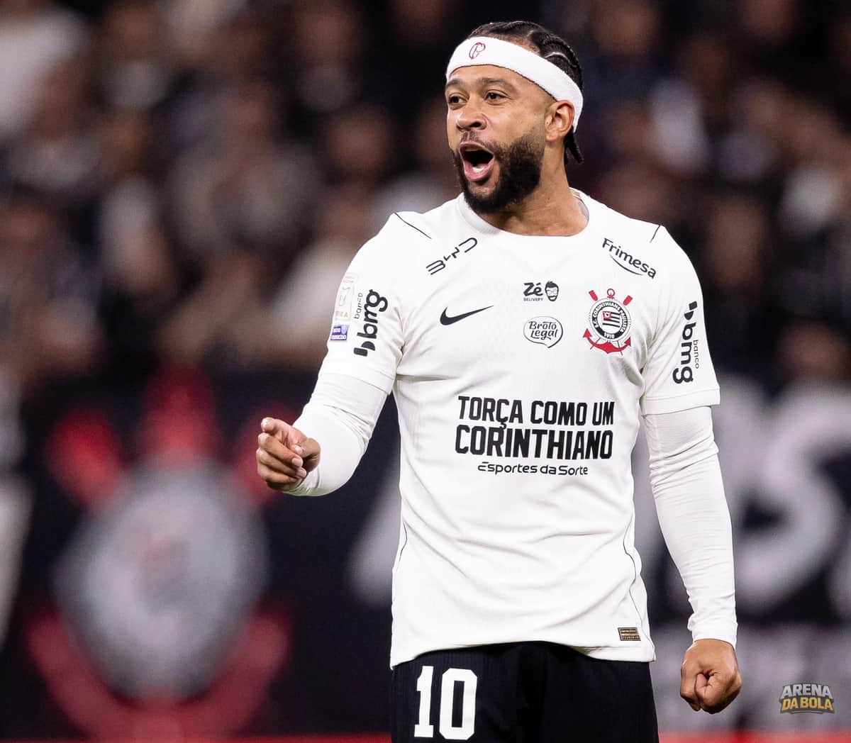 Memphis Depay faz post enigmático em meio a indefinições contratuais no Corinthians