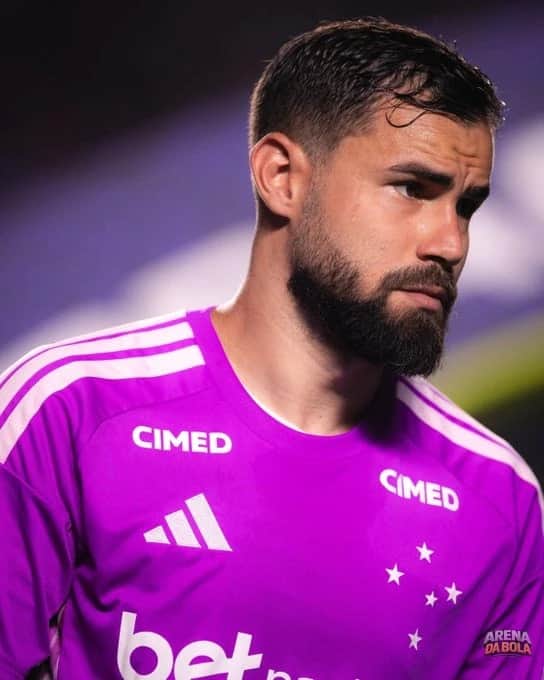 Internacional contrata goleiro Matheus Cunha, do Cruzeiro