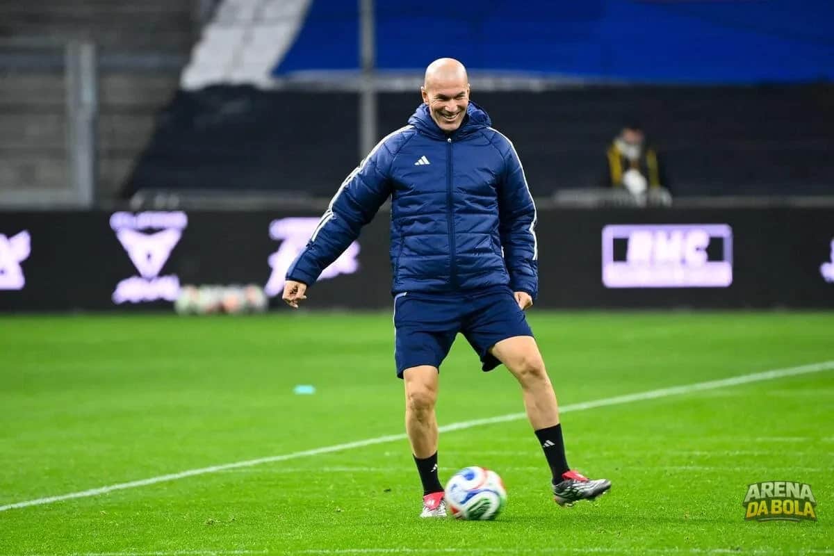 França se prepara para anunciar Zidane como novo treinador da Seleção