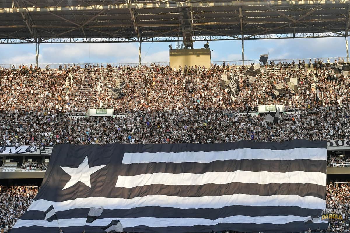 Botafogo e Santos se enfrentam em duelo decisivo no Brasileirão