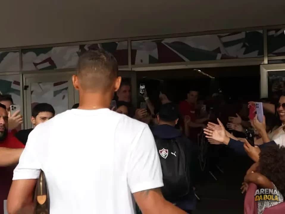 Thiago Silva agradece torcida do Fluminense e fala sobre retorno ao clube