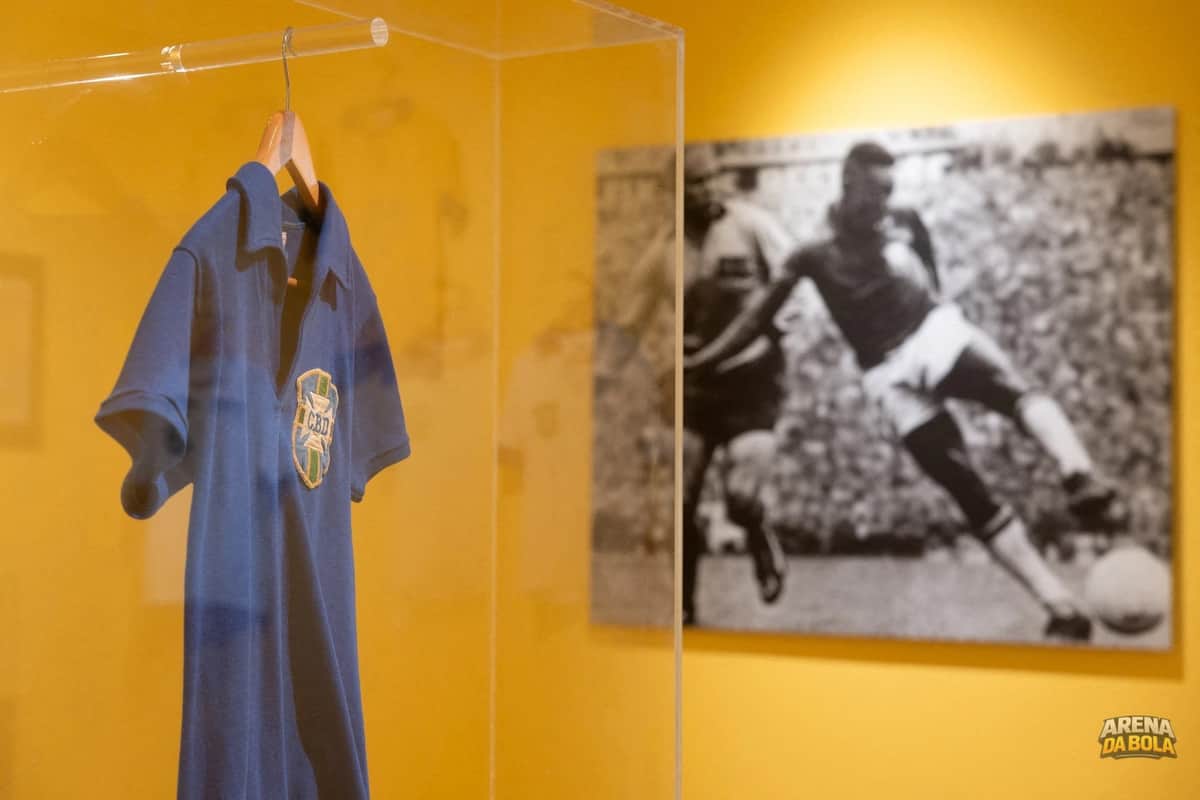 Camisa de Pelé na final da Copa de 1958 é leiloada por R$ 25 milhões