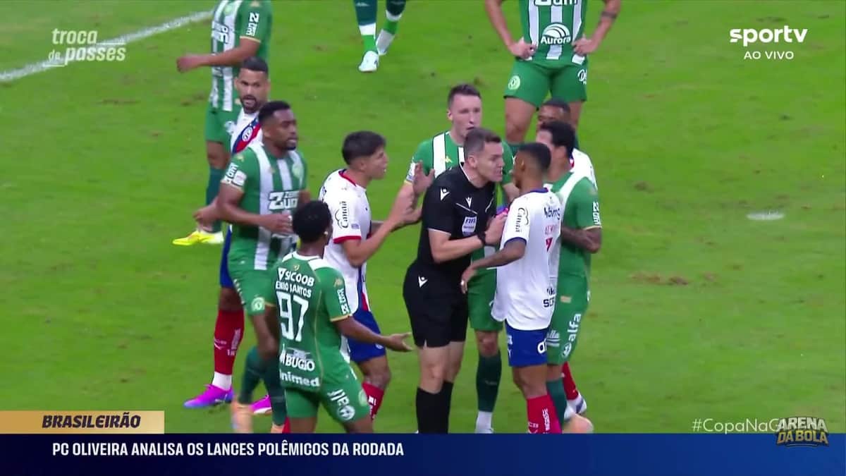PC Oliveira critica marcação de pênalti para o Bahia e aponta falta de personalidade do árbitro