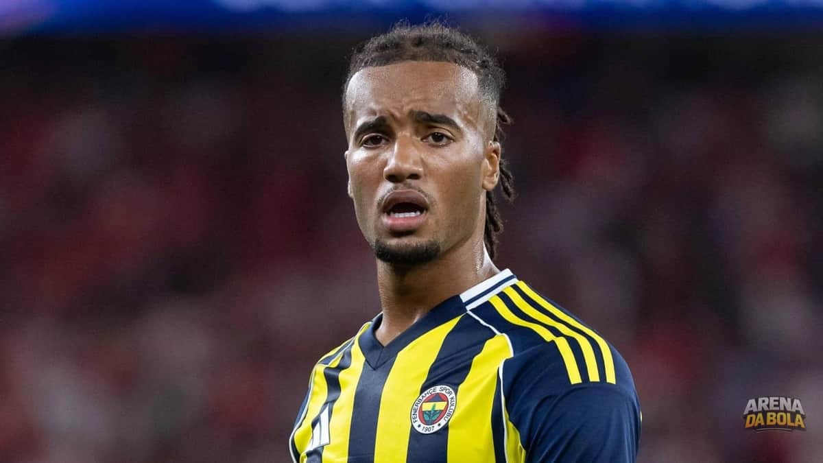 Manchester United e Chelsea de olho em Archie Brown, do Fenerbahce; clube turco não pretende vender