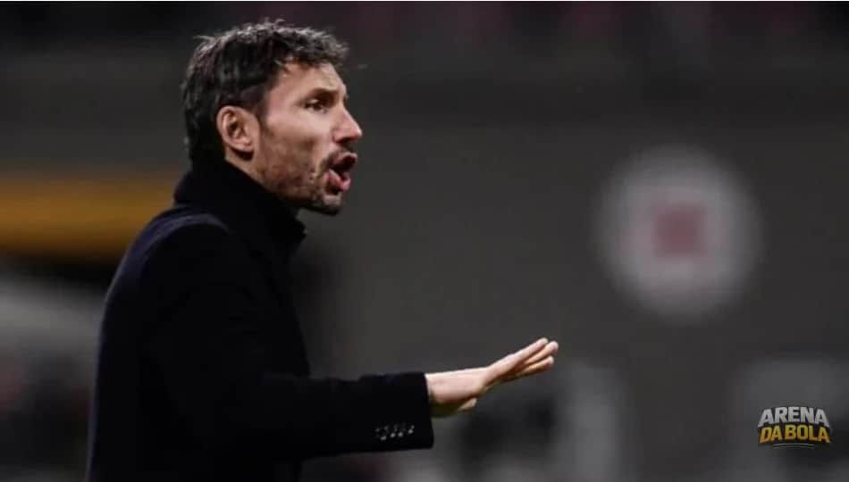 Mark van Bommel deve assumir o comando da seleção belga no lugar de Rudi Garcia
