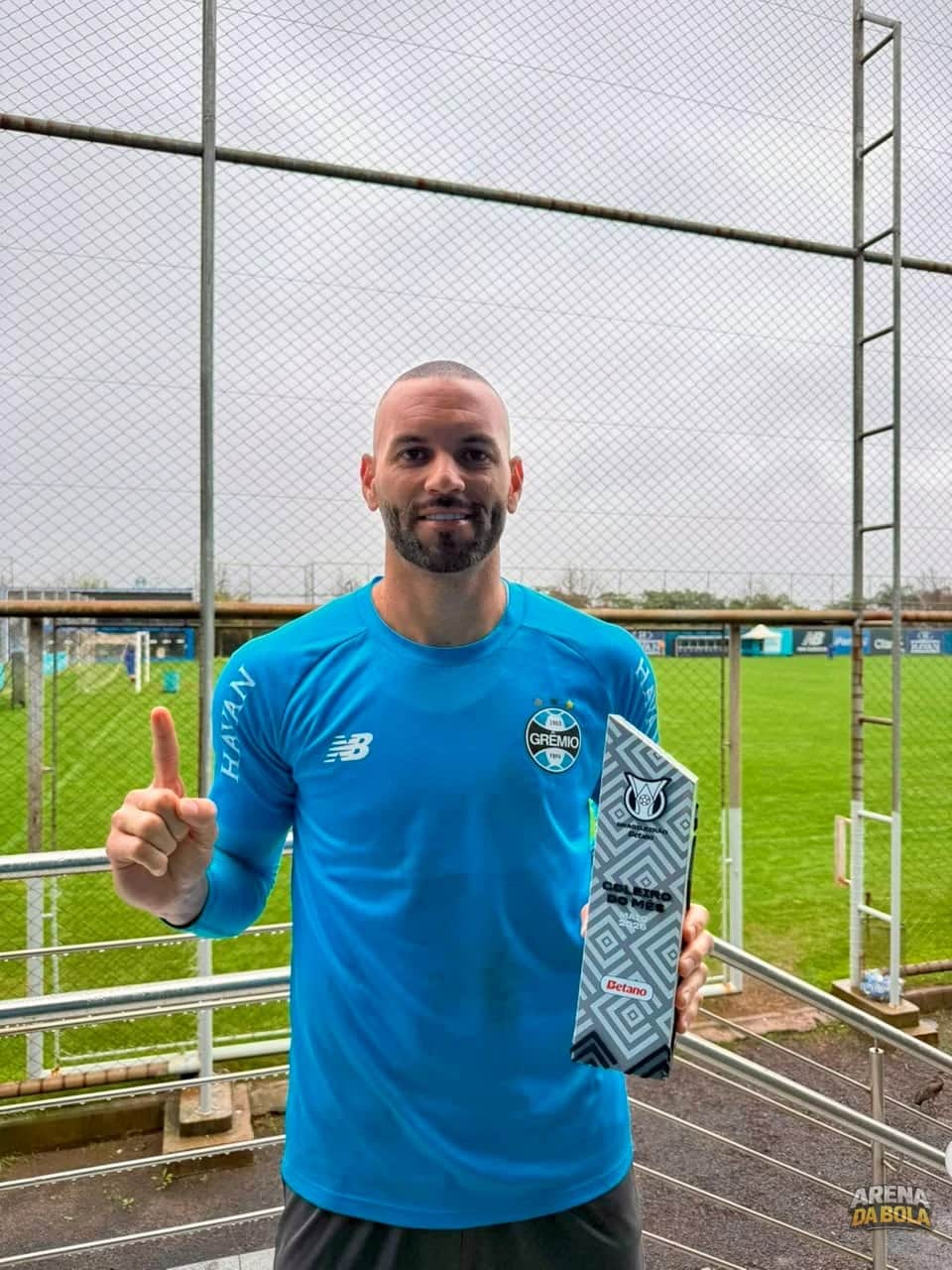 Weverton, do Grêmio, é premiado como Goleiro Betano do Mês de Maio | Brasileirão 2026