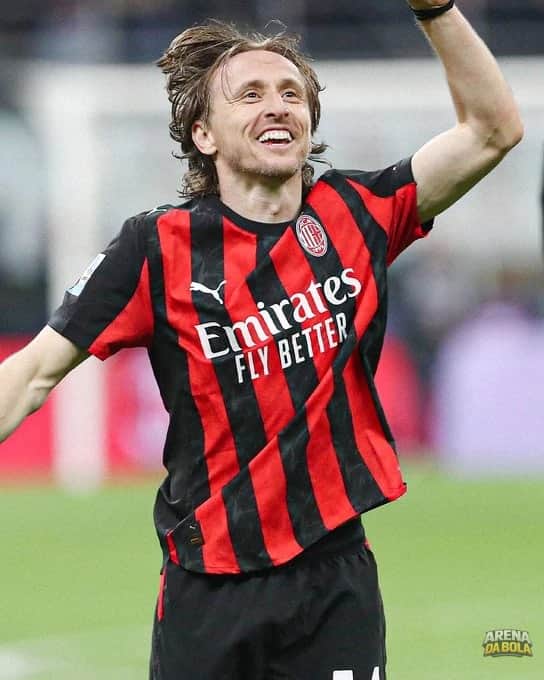 Luka Modrić renova contrato com o AC Milan até 2027