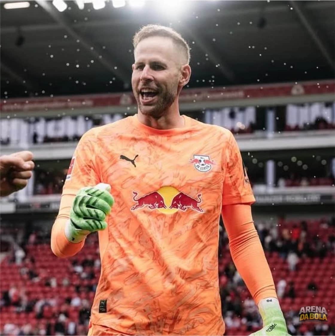 🚨 Villarreal avança em negociações para contratar Peter Gulacsi como novo goleiro
