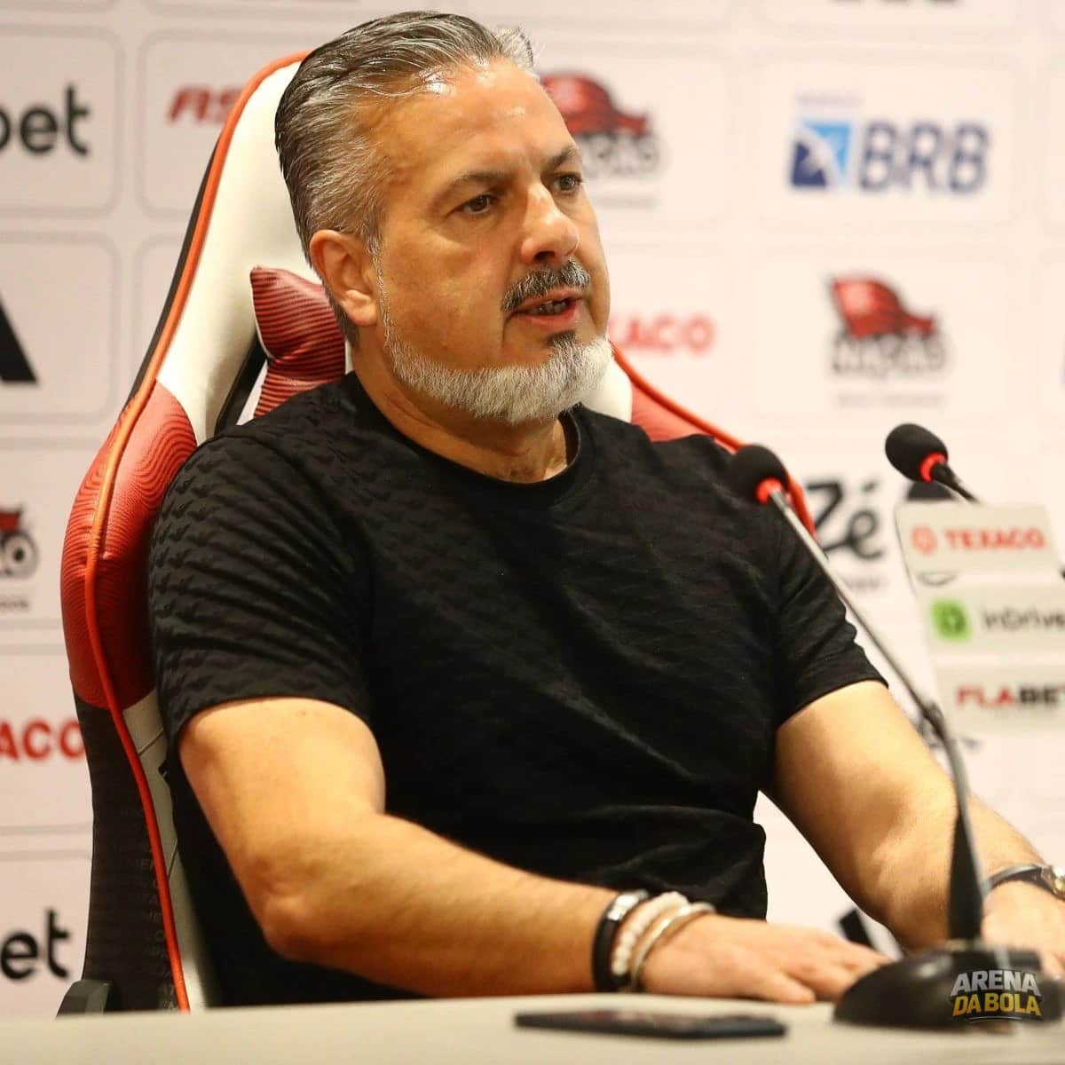 José Boto atualiza situação de Almada e rebate críticas no Flamengo