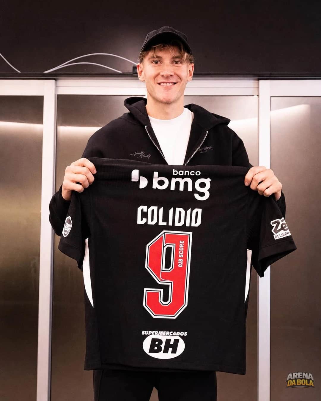 Vasco anuncia Facundo Colidio, atacante argentino ex-River Plate