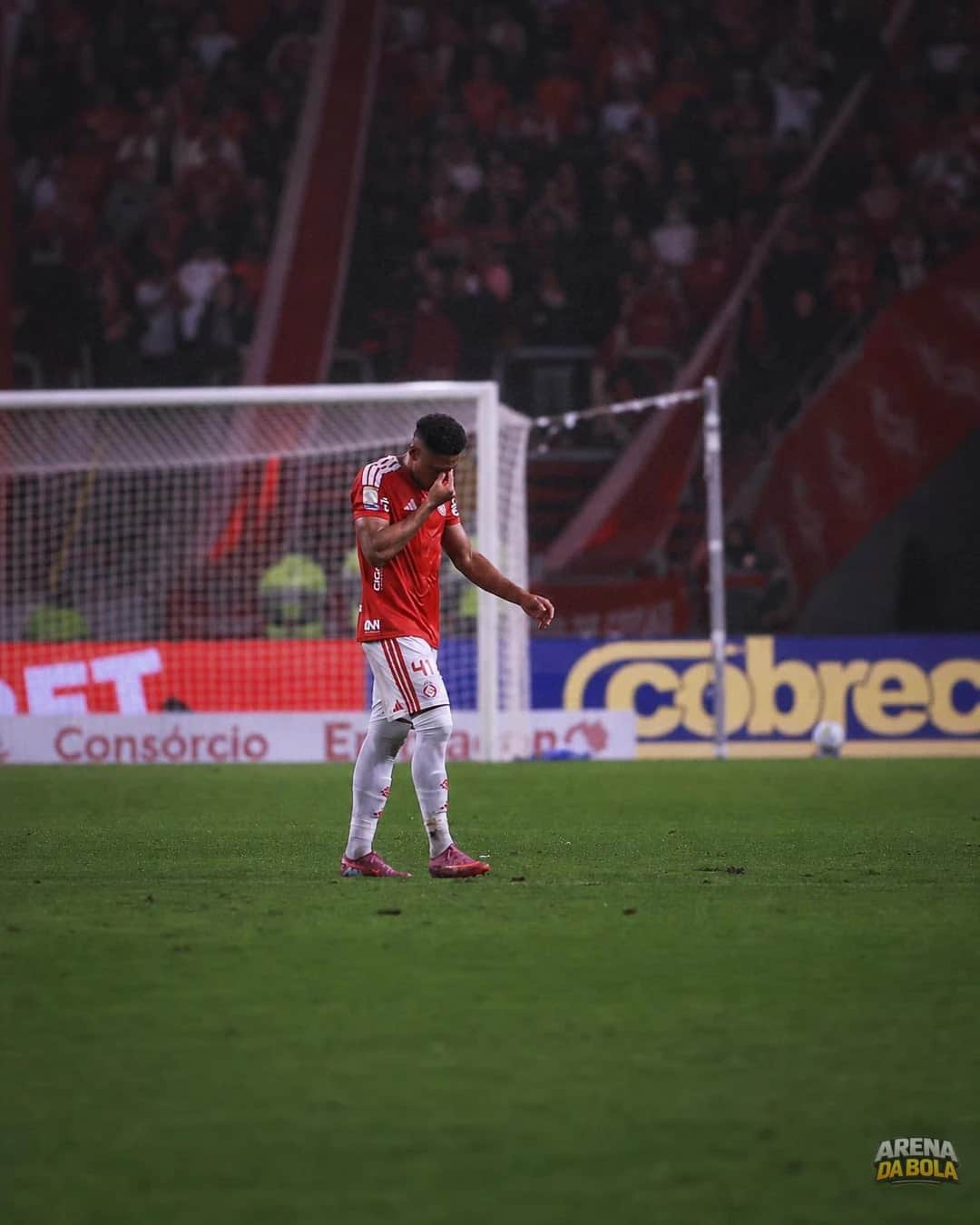 Pleno do STJD mantém Victor Gabriel suspenso até volta de Gabriel Pec