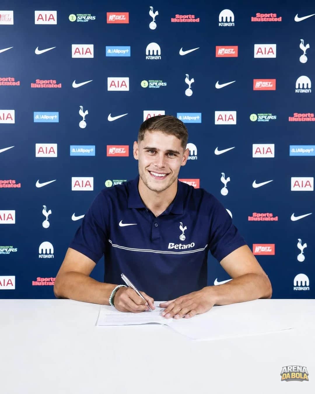 🚨 Micky van de Ven assina novo contrato de cinco anos com o Tottenham