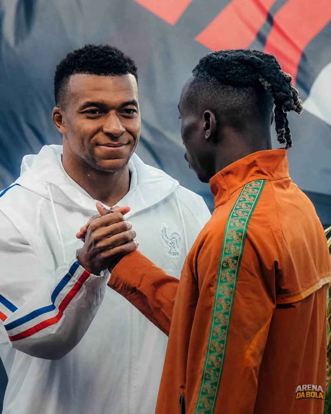 Diomandé e Mbappé protagonizam resenha em clima leve na academia
