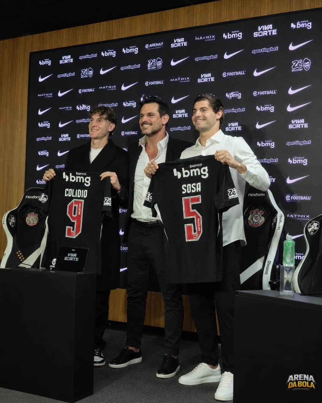 Vasco apresenta Sosa e Colidio antes de confronto direto com o Santos