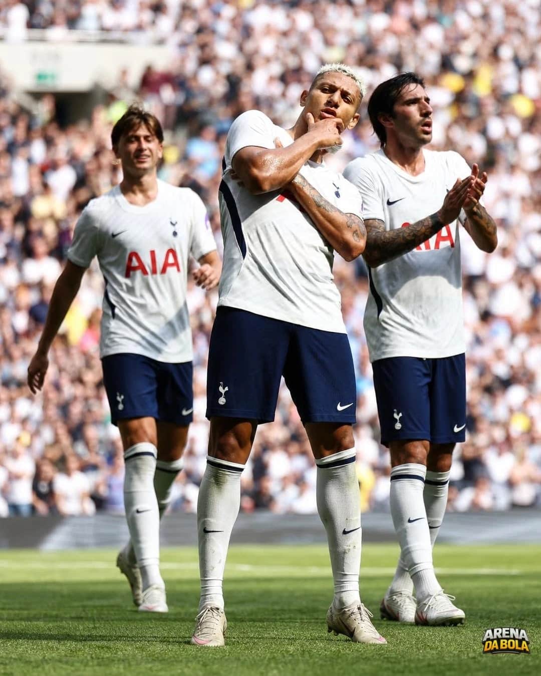 Richarlison marca, e Tottenham bate Hoffenheim antes da Premier League
