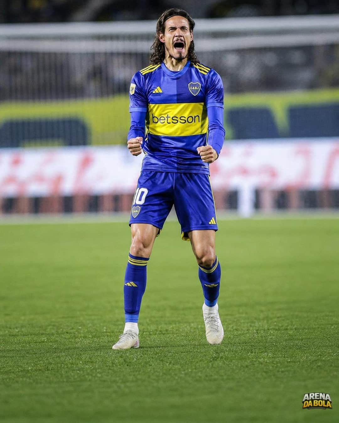 Nacional e Peñarol demonstram interesse na contratação de Cavani