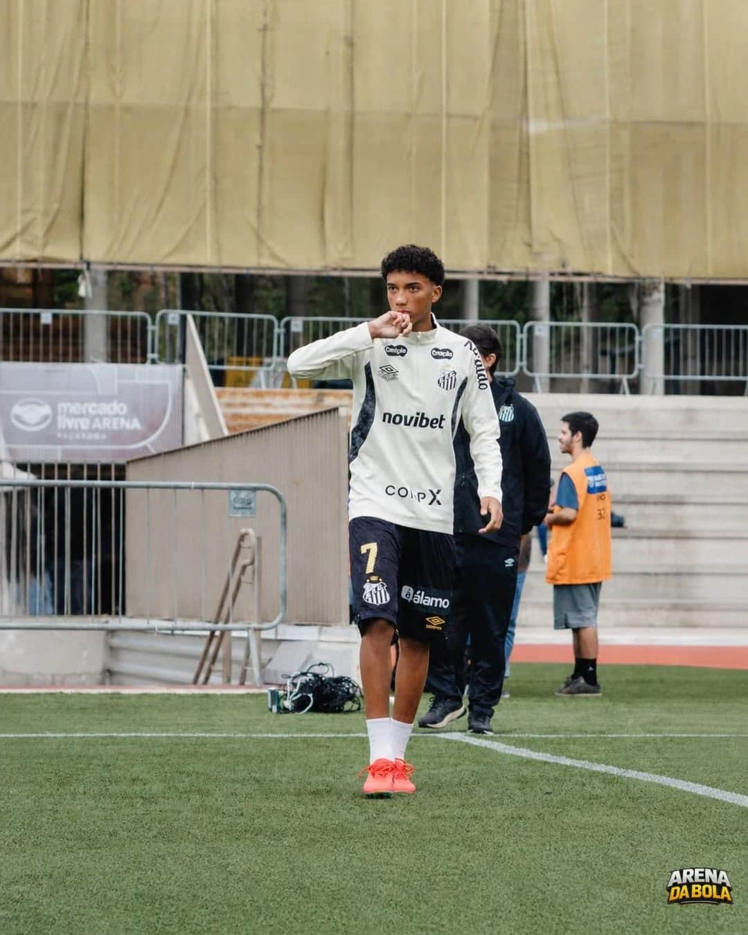 Santos avança por empréstimo de Robinho Jr ao Rayo Vallecano