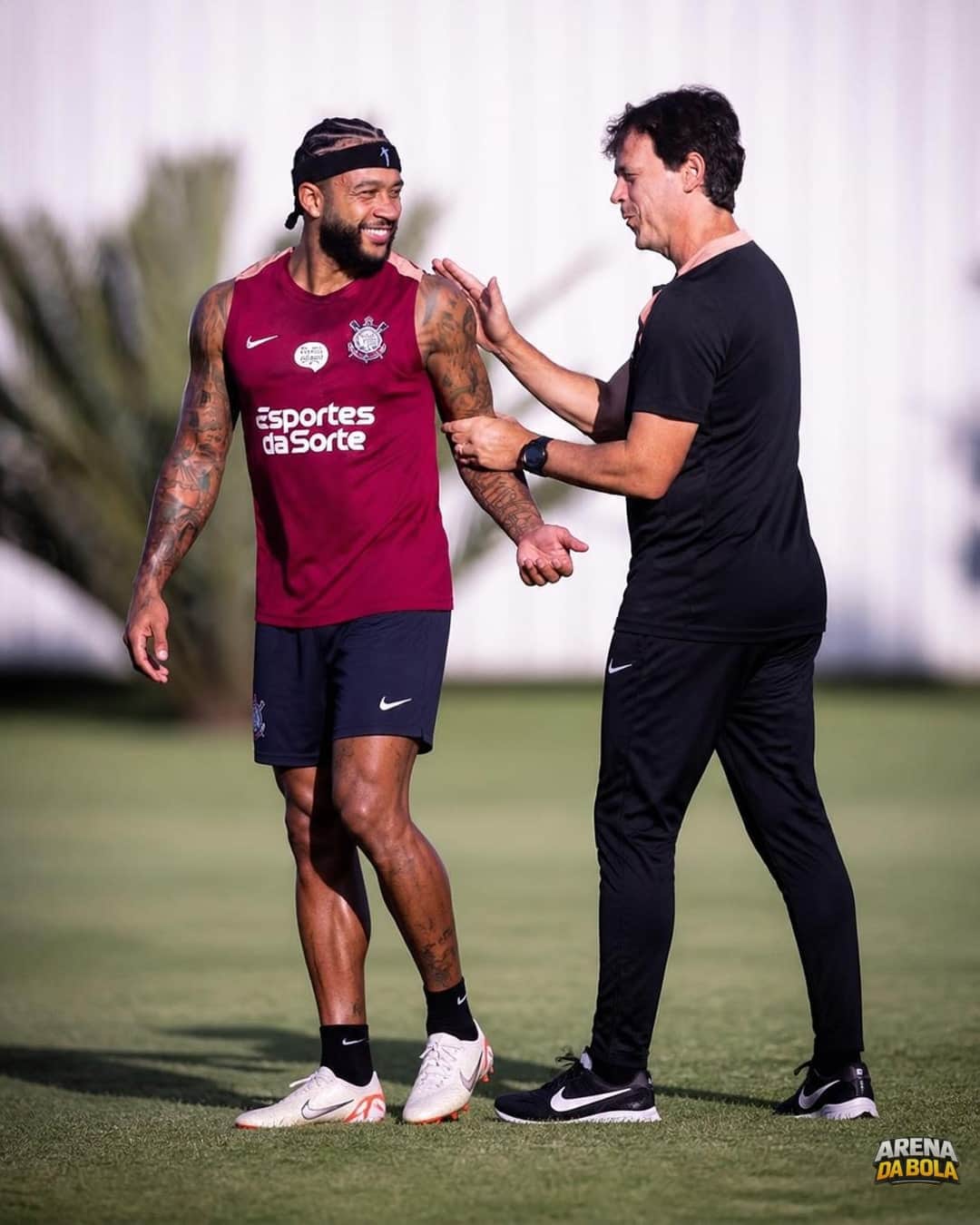 Corinthians debate uso de Memphis contra Rosario Central na Libertadores