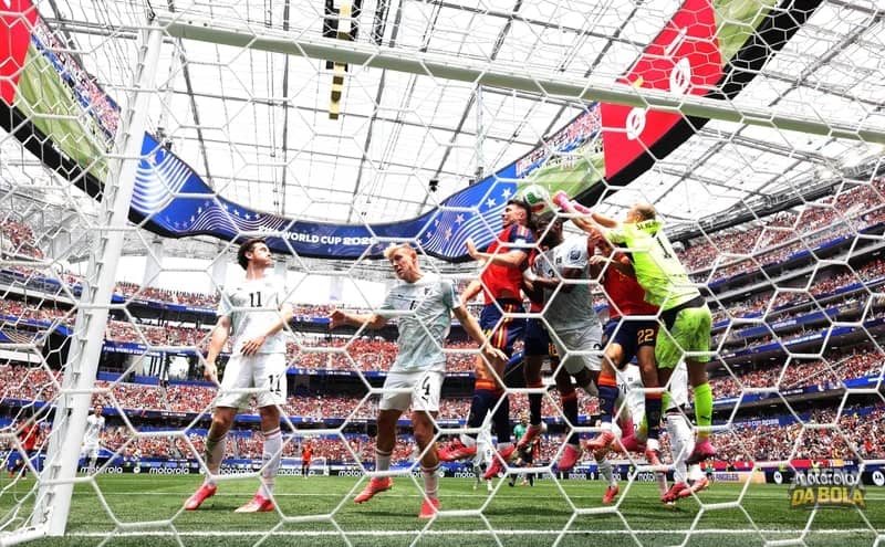 Web reage a gol anulado da Espanha por falta no goleiro da Áustria: 'Não é Premier League' na Copa 2026