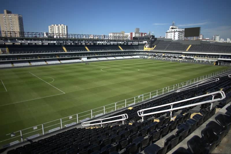 Santos avança na manutenção do gramado da Vila Belmiro durante pausa