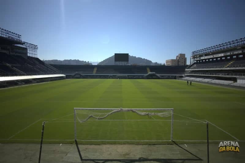 Santos avança na manutenção do gramado da Vila Belmiro durante pausa — foto 2