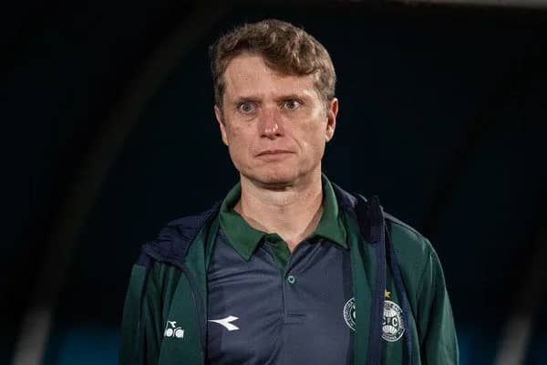 Fernando Seabra decide permanecer no Coritiba após negociação com o Vasco