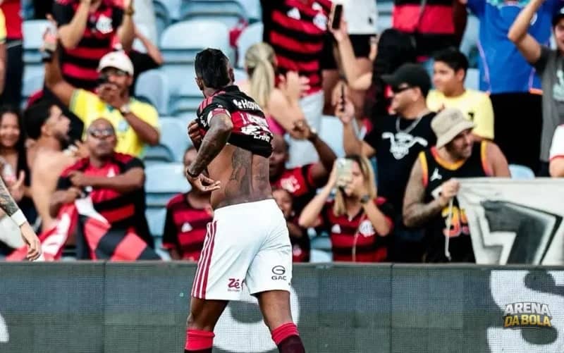 Bruno Henrique provoca River Plate ao exibir tatuagem da Libertadores em amistoso — foto 2