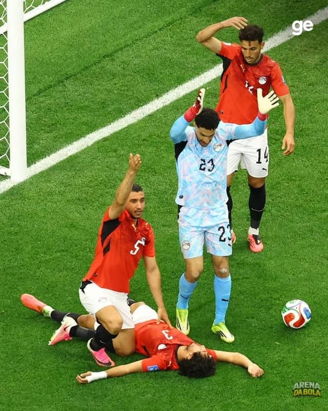 Do susto à infelicidade: zagueiro egípcio vive momento tenso em partida contra a Austrália da Copa 2026